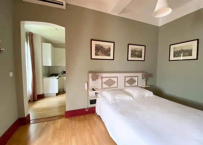 オテル サントラル バスティア ホテル