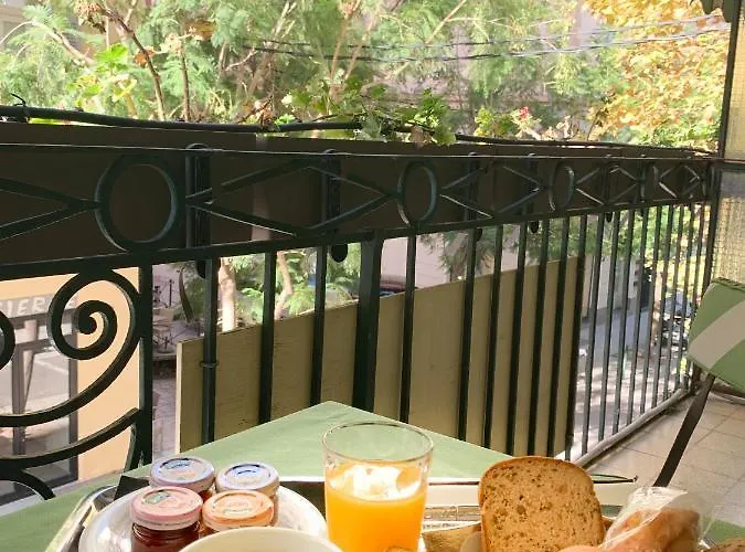 ホテル オテル サントラル バスティア