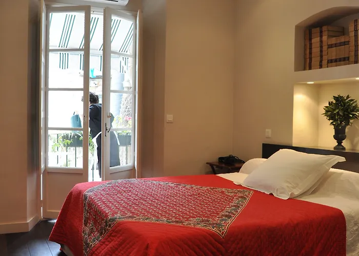 オテル サントラル バスティア 3*