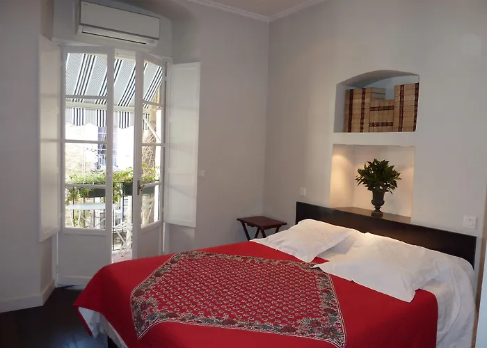 オテル サントラル バスティア ホテル