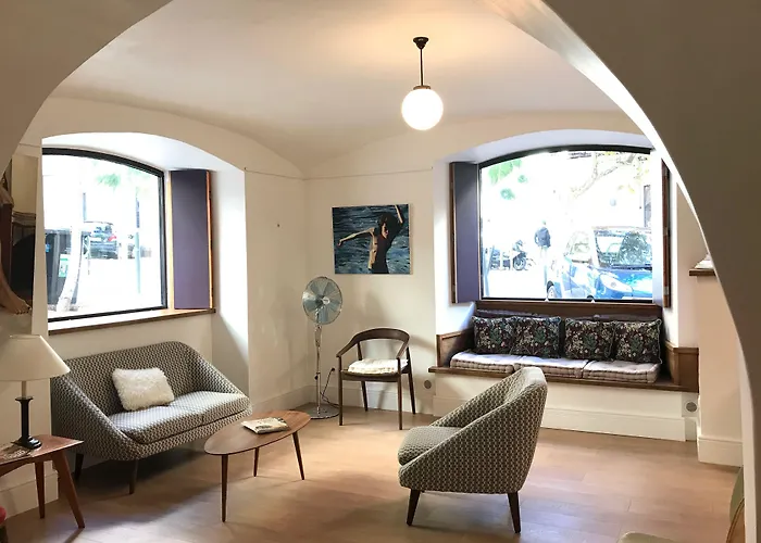 オテル サントラル バスティア ホテル