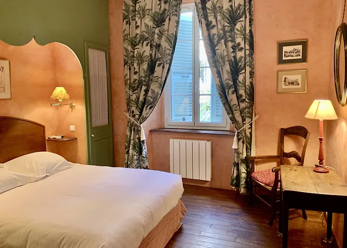 オテル サントラル バスティア