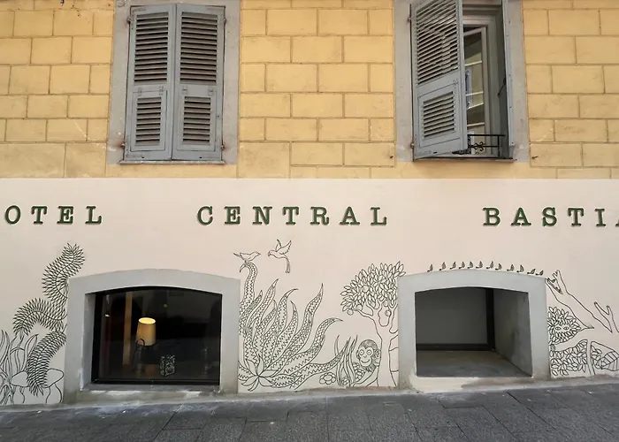 ホテル オテル サントラル バスティア 3*